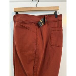 Torrid Women's Twill Cargo Capri Pant 24 Brick Sienna with Side Detail NWT